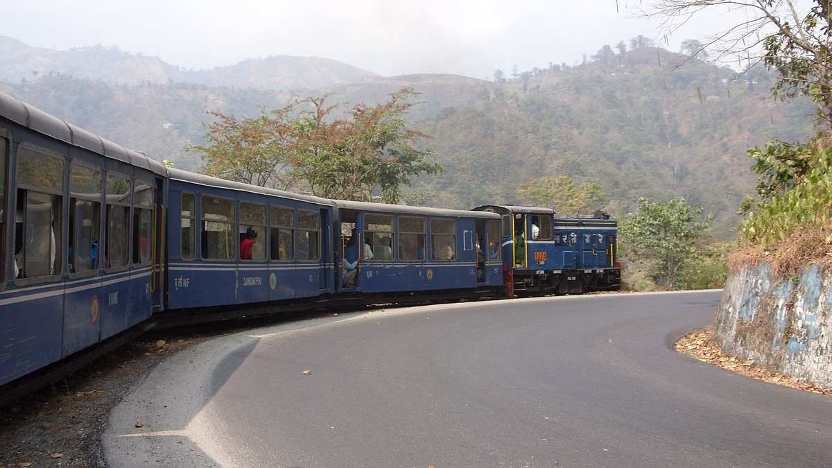 darjeeling toy train