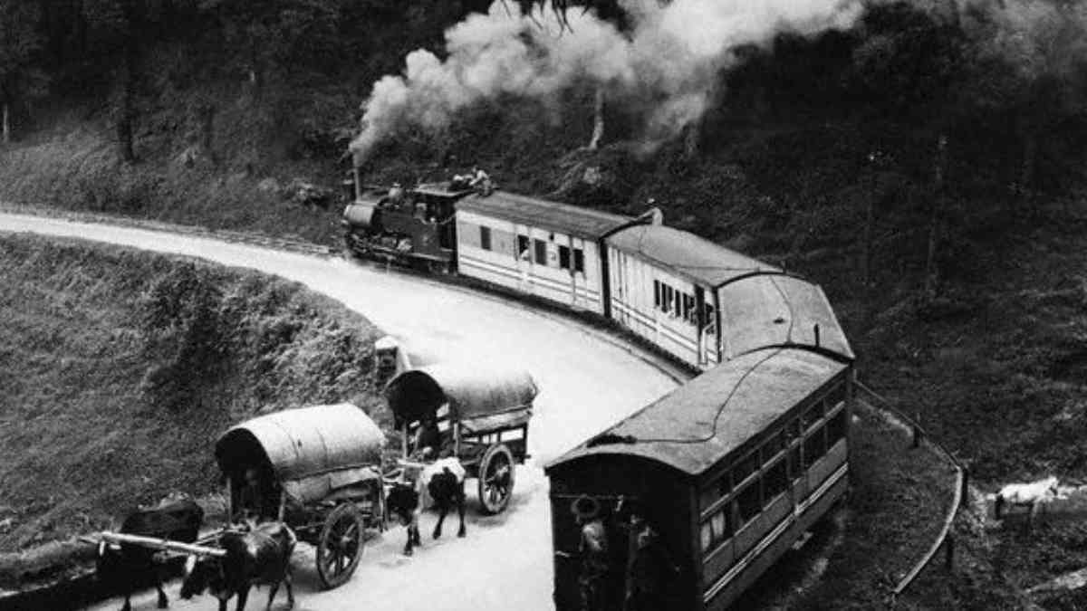 darjeeling hill train 1930