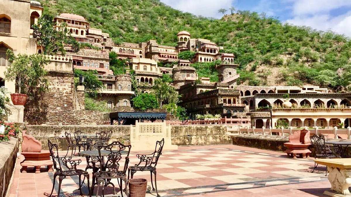 Neemrana fort