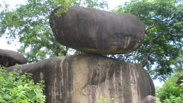 bhedaghat balancing rocks