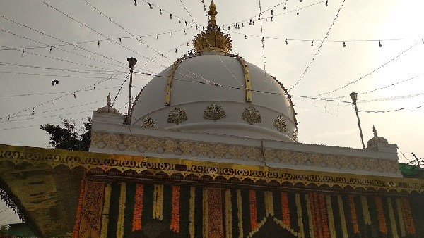 qutubuddin kaki dargah