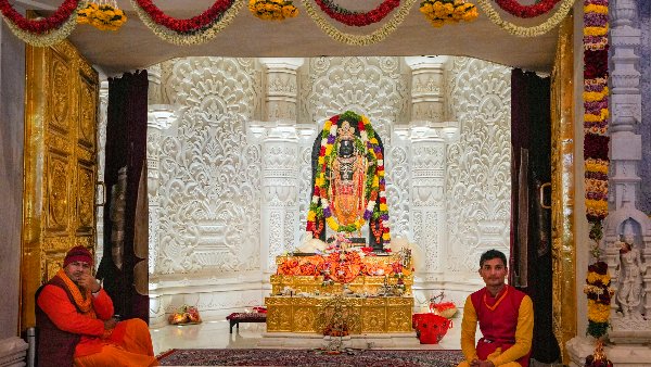 ramlalla statue in the garbhgriha of ram mandir ayodhya