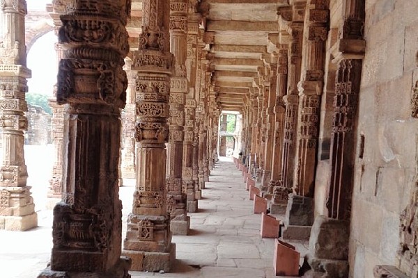 qutub minar corridor