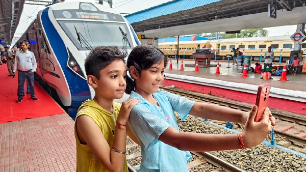 lucknow dehradun vande bharat express timing lucknow dehradun vande bharat express timing