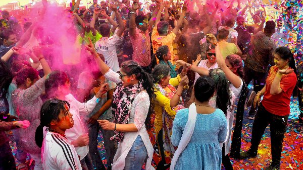 delhi ncr holi celebration
