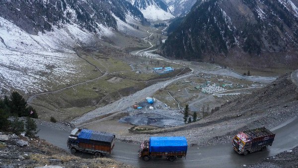 zojila pass opened after 35 days zojila pass opened after 35 days