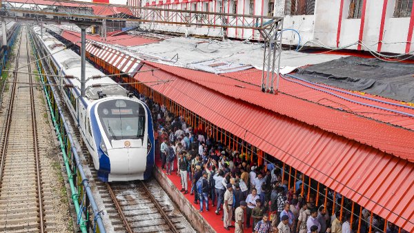 agra delhi vande bharat express trial run