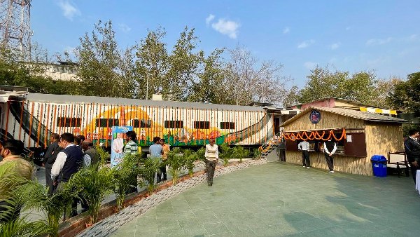 Rail Coach restaurant near new delhi station