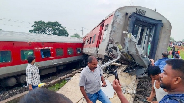 howrah-mumbai mail accident