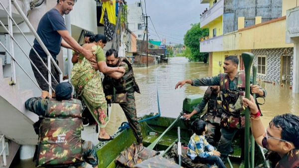 gujarat vadodara rescue from flood