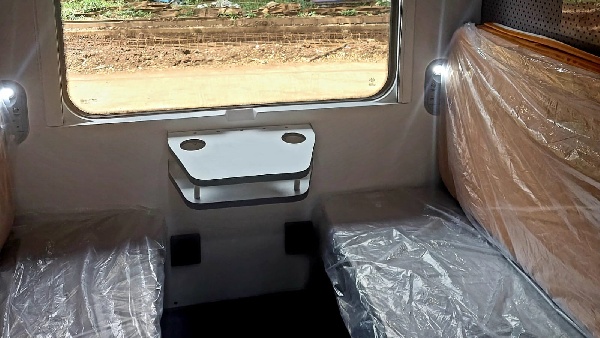 vande bharat sleeper train image