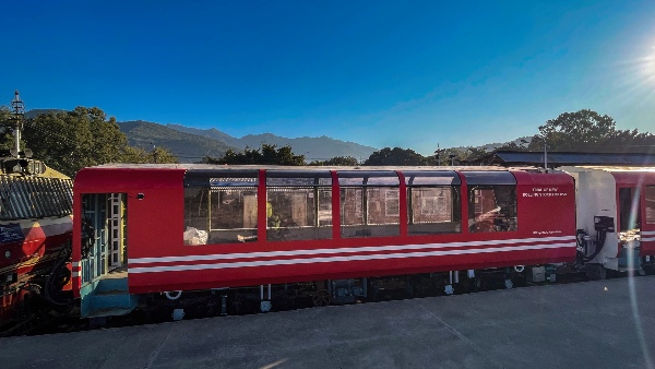 kalka shimla vistadome train