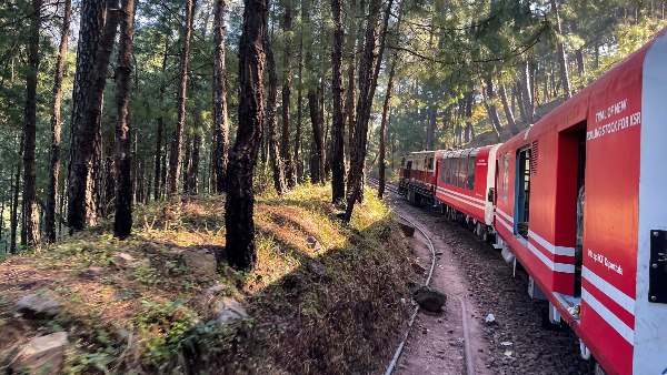 shimla-kalka vistadome train