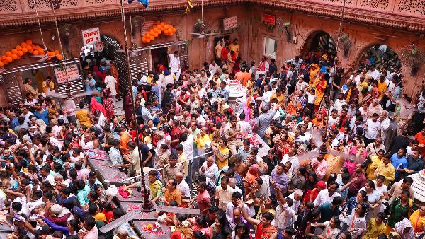 vrindavan banke bihari temple winter timing