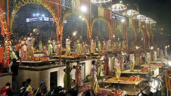 ganga arati on dev deepawali