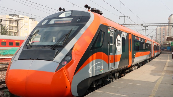 udaipur-ahmedabad-vande-bharat