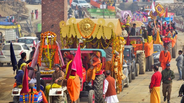sadhus on the way to mahakumbh