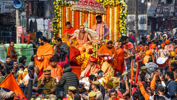 Jyotish Peeth in Uttarakhand Avimukteshwaranand Saraswati with sadhus