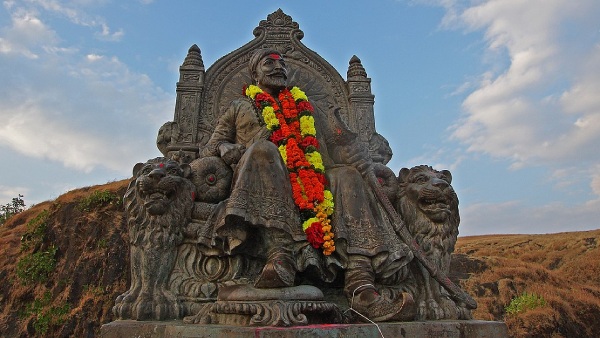 shivaji maharaj statue at pune