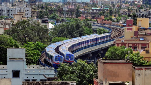 howrah to saltlake sector 5 metro