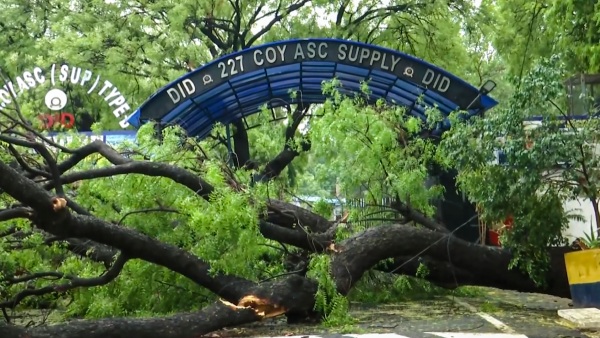 Heavy Rain lashes Delhi NCR Heavy Rain lashes Delhi NCR
