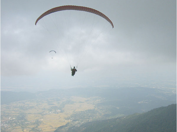 Paragliding in Bir