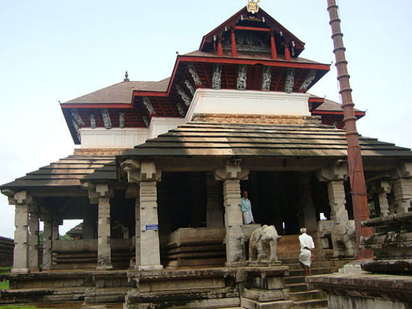 Entering Thousand Pillar Temple