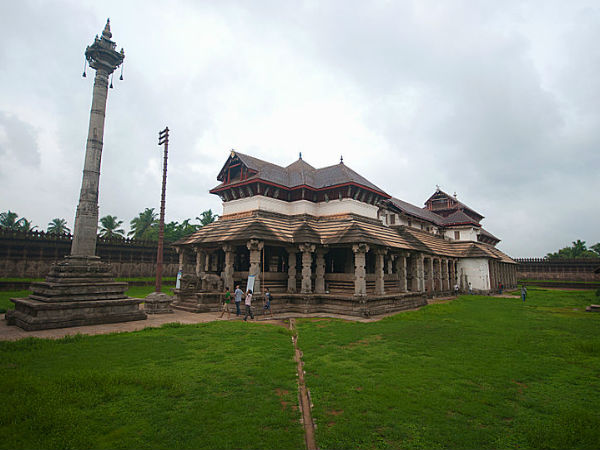 Famous Jain Temples-Saavira Kambada