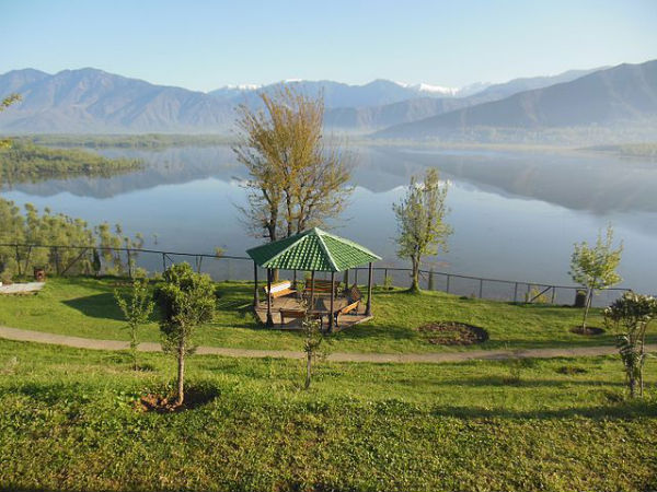  Wular Lake in Jammu and Kashmir