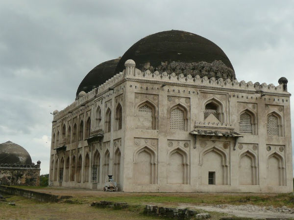 haft gumbad gulbarga