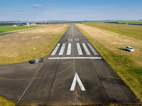 Hollongi airport