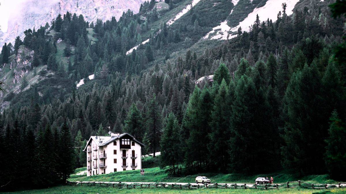 Cortina dAmpezzo: Italys Gateway