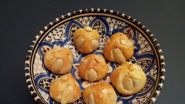 Bethmännchens displayed on plate