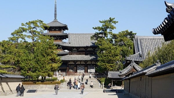 The World of Famous Pagodas