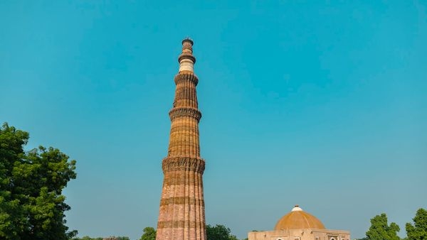 A glimpse of the incredible Qutub Minar in Delhi