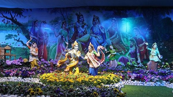 Alt image of the divine interiors of Prem Mandir showcasing the main shrine Alt image of the divine interiors of Prem Mandir showcasing the main shrine