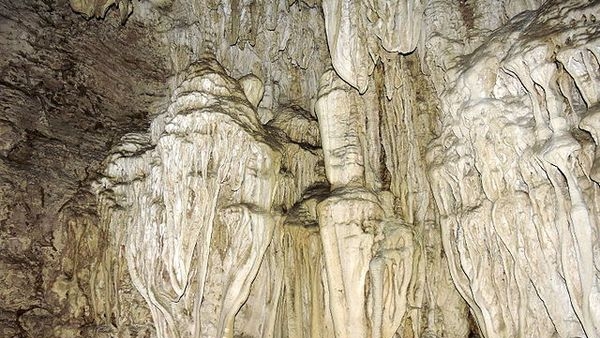 Alt: Limestone caves at Baratang Island Alt: Limestone caves at Baratang Island