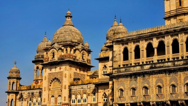 Alt_text:Historic black and white image of Laxmi Vilas Palace Alt_text:Historic black and white image of Laxmi Vilas Palace