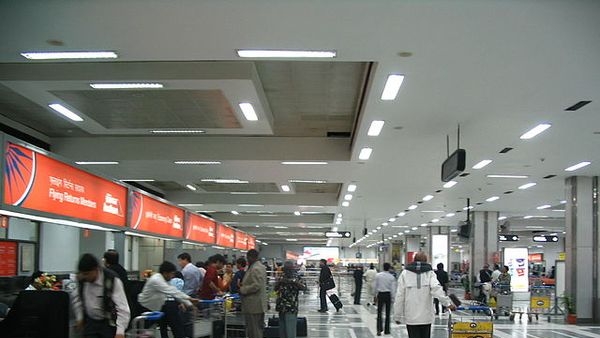 Alt text: How to navigate airport terminals in India Alt text: How to navigate airport terminals in India