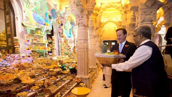 An image depicting the essence of Diwali celebrations in London, showing the involvement of diverse communities in the Indian festival. An image depicting the essence of Diwali celebrations in London, showing the involvement of diverse communities in the Indian festival.