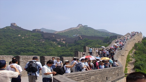 2 Workers Damaged Great Wall Of China