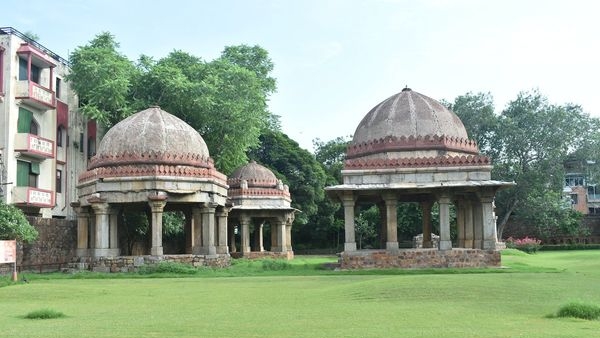 Couple having romantic time in Hauz Khas Village