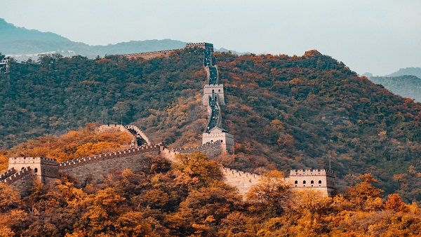 2 Workers Damaged Great Wall Of China