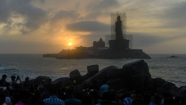 Image of the stunning sunrise against the horizon in Kanyakumari Image of the stunning sunrise against the horizon in Kanyakumari