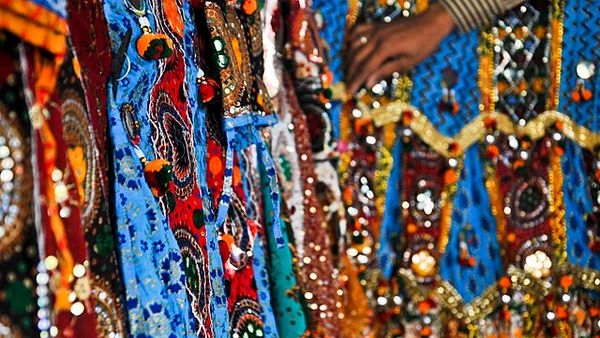 Lively markets in Gujarat flooded with colorful traditional attire and handicrafts during Navratri Lively markets in Gujarat flooded with colorful traditional attire and handicrafts during Navratri