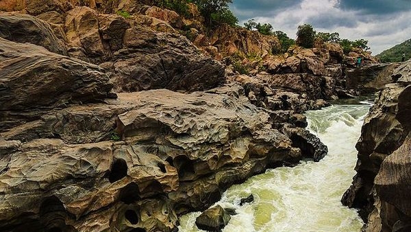 Picturesque view of the river gorge at Mekedatu Picturesque view of the river gorge at Mekedatu