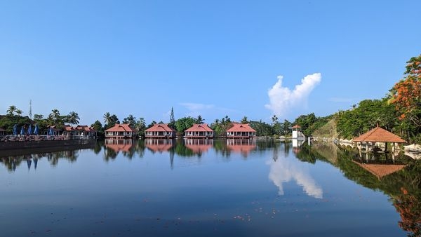 Scenic canals of Alappuzha, Keralas Venice Scenic canals of Alappuzha, Keralas Venice