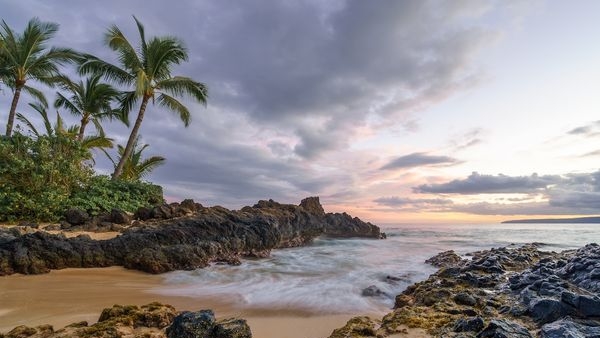Stunning sunrise view from Maui beach, Hawaii Stunning sunrise view from Maui beach, Hawaii