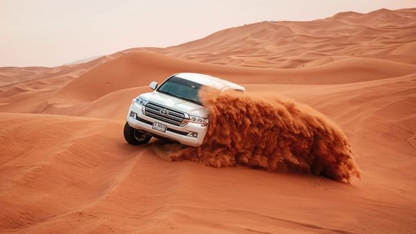 Alt text: Enthralling desert safari experience in Dubai on New Years Eve Alt text: Enthralling desert safari experience in Dubai on New Years Eve