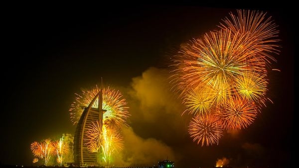 Alt text: Experiencing amazing New Year celebrations in Dubai Alt text: Experiencing amazing New Year celebrations in Dubai